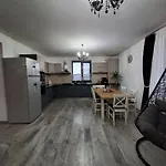 Casa Capra Neagra בראשוב